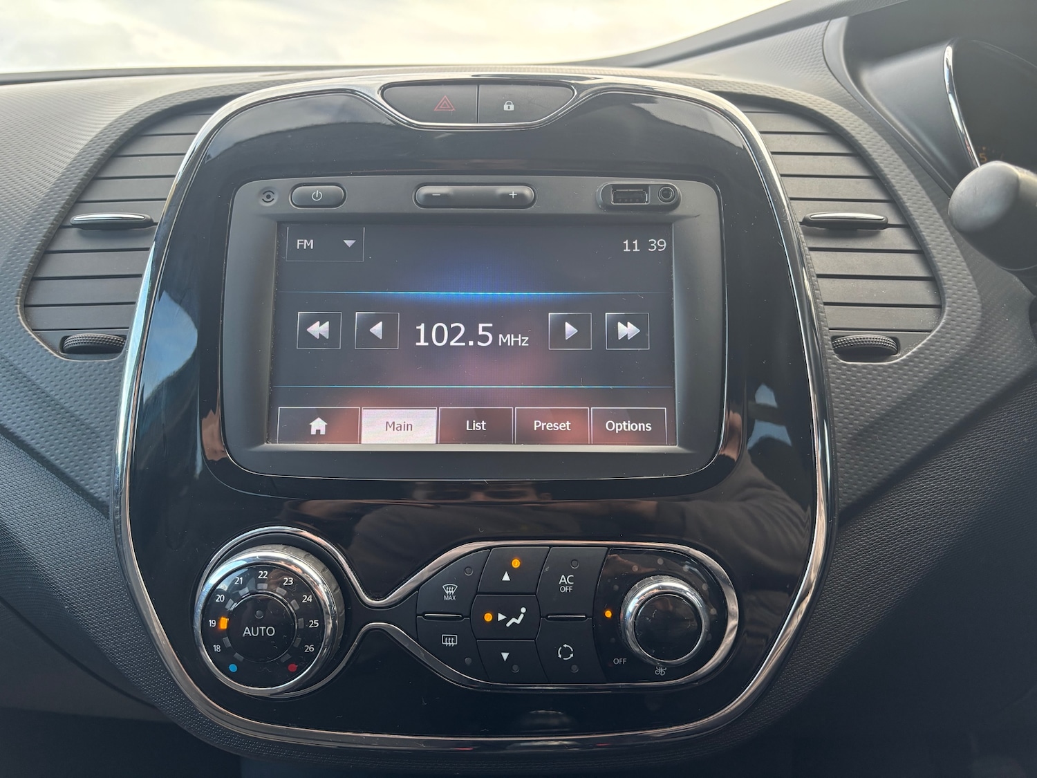 Used Renault Captur 2014 for sale - 76762489: Photo 14