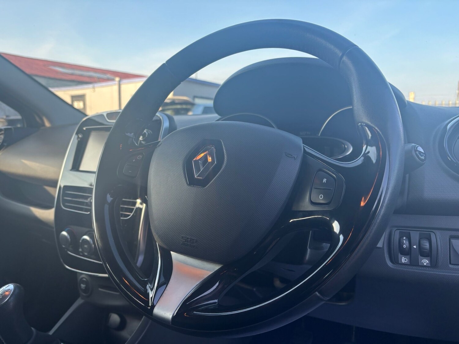 Used Renault Clio 2015 for sale - 77759084: Photo 10