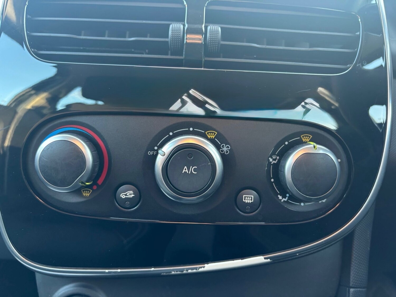 Used Renault Clio 2015 for sale - 77759084: Photo 13