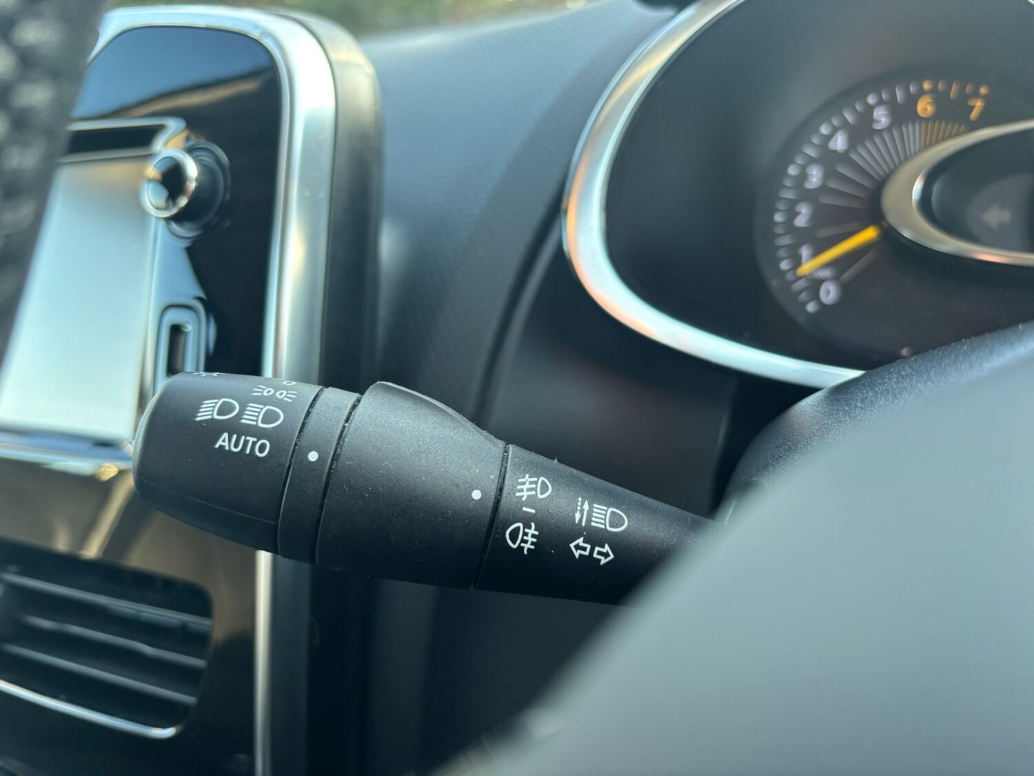 Used Renault Clio 2015 for sale - 77759084: Photo 16