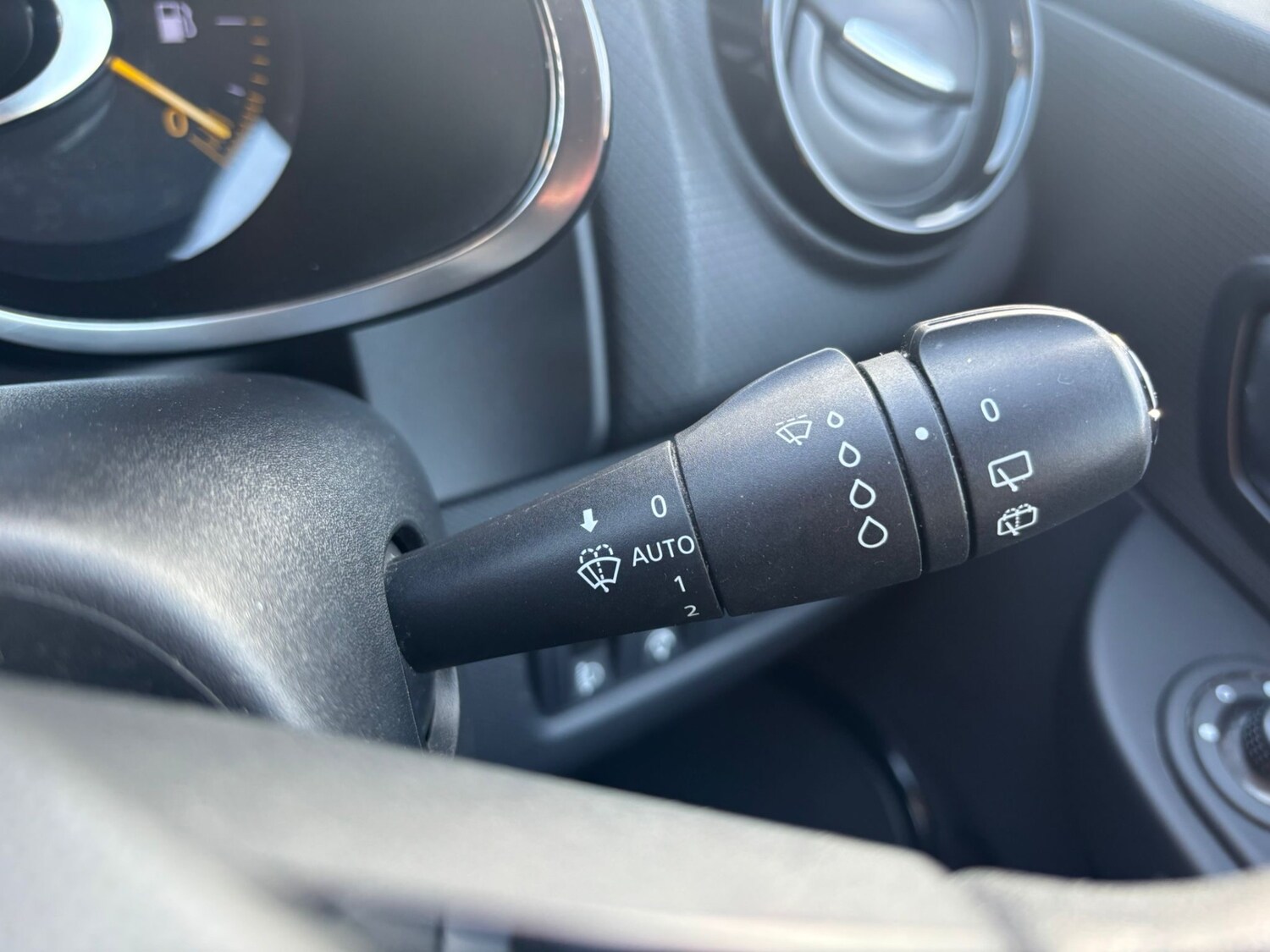 Used Renault Clio 2015 for sale - 77759084: Photo 17