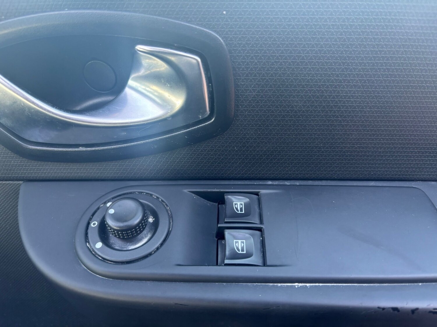 Used Renault Clio 2015 for sale - 77759084: Photo 18