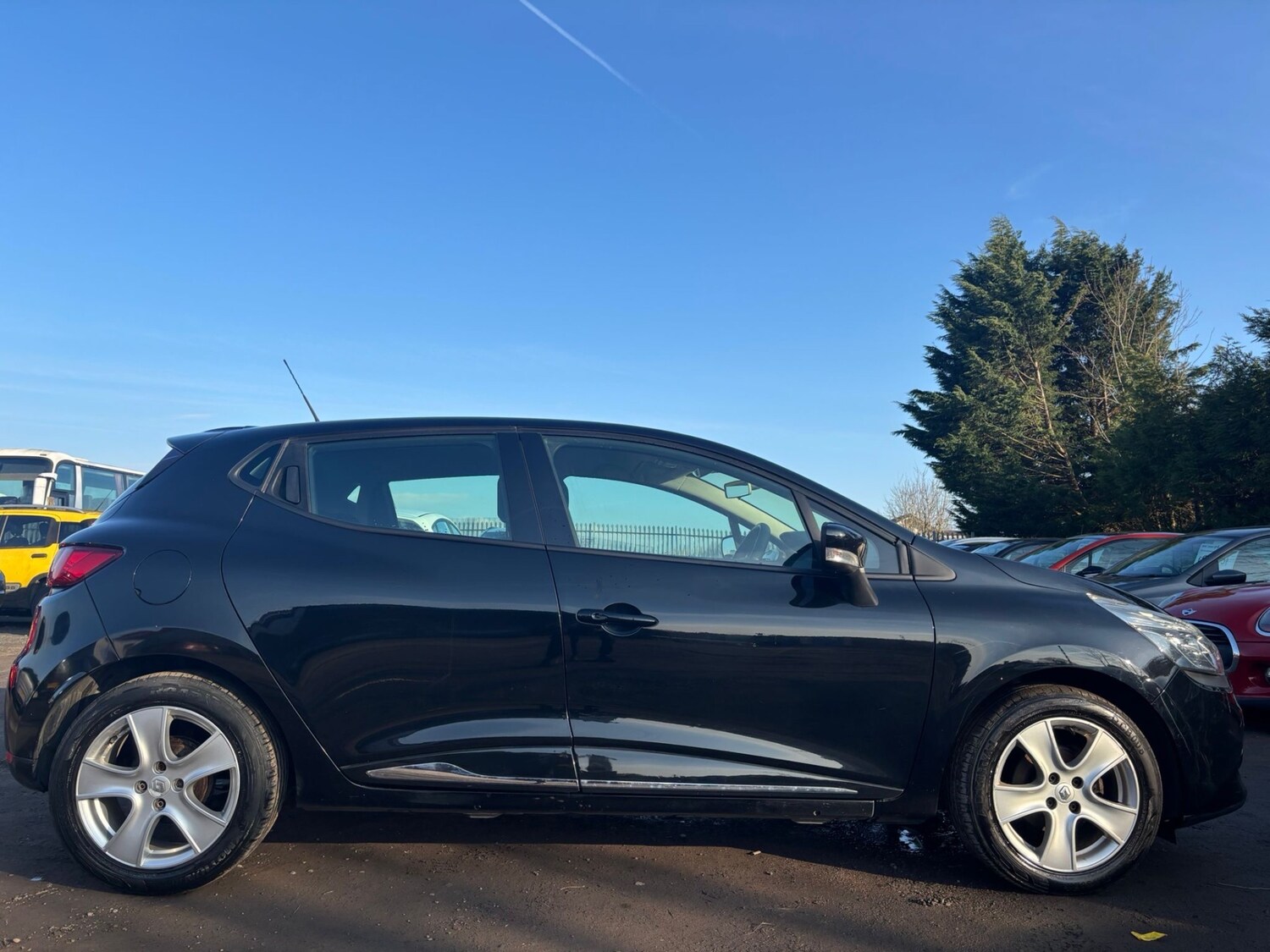 Used Renault Clio 2015 for sale - 77759084: Photo 6