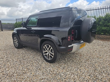 Used Land Rover Defender 2023 for sale - 78577653: Photo