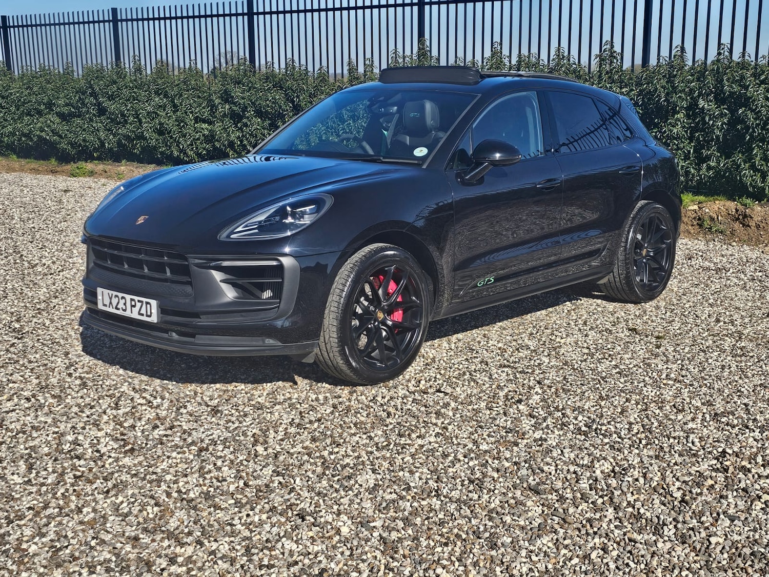 Used Porsche Macan 2023 for sale - 78078143: Photo 2