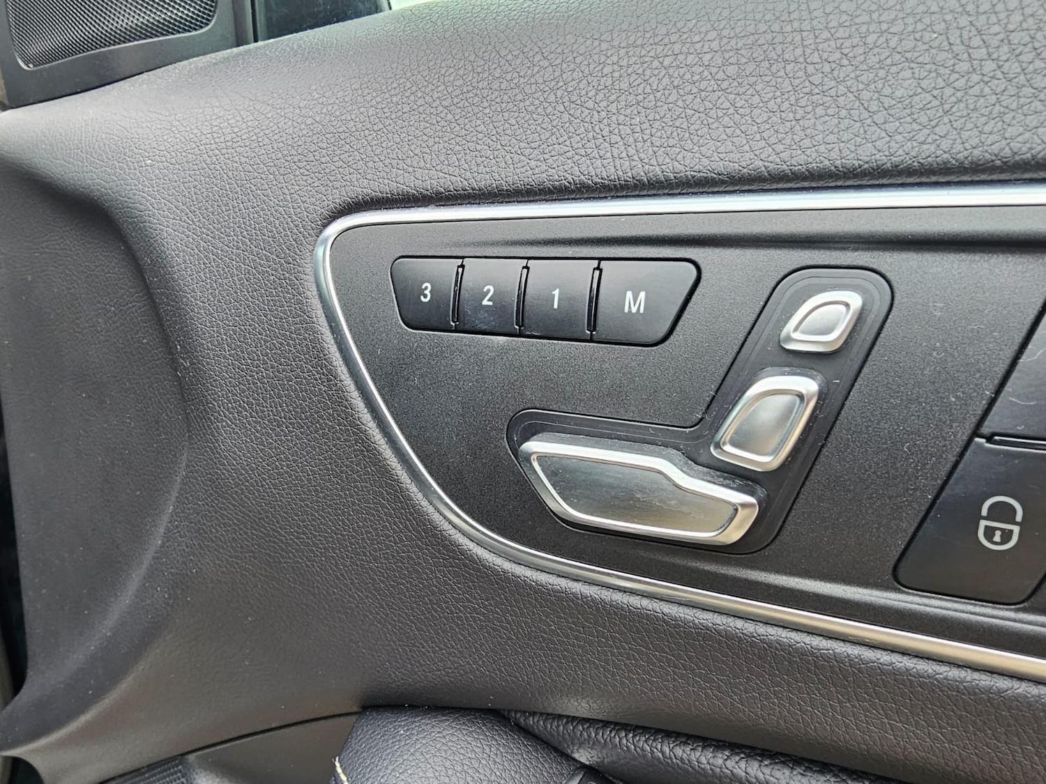 Used Mercedes-Benz A-Class 2018 for sale - 76859570: Photo 25