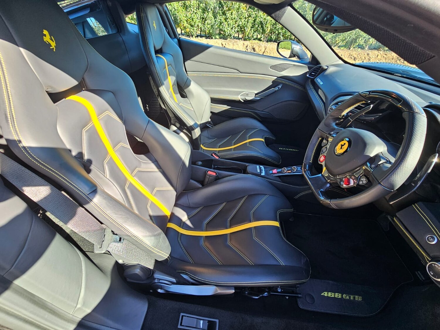 Used Ferrari 488 2017 for sale - 76231387: Photo 11