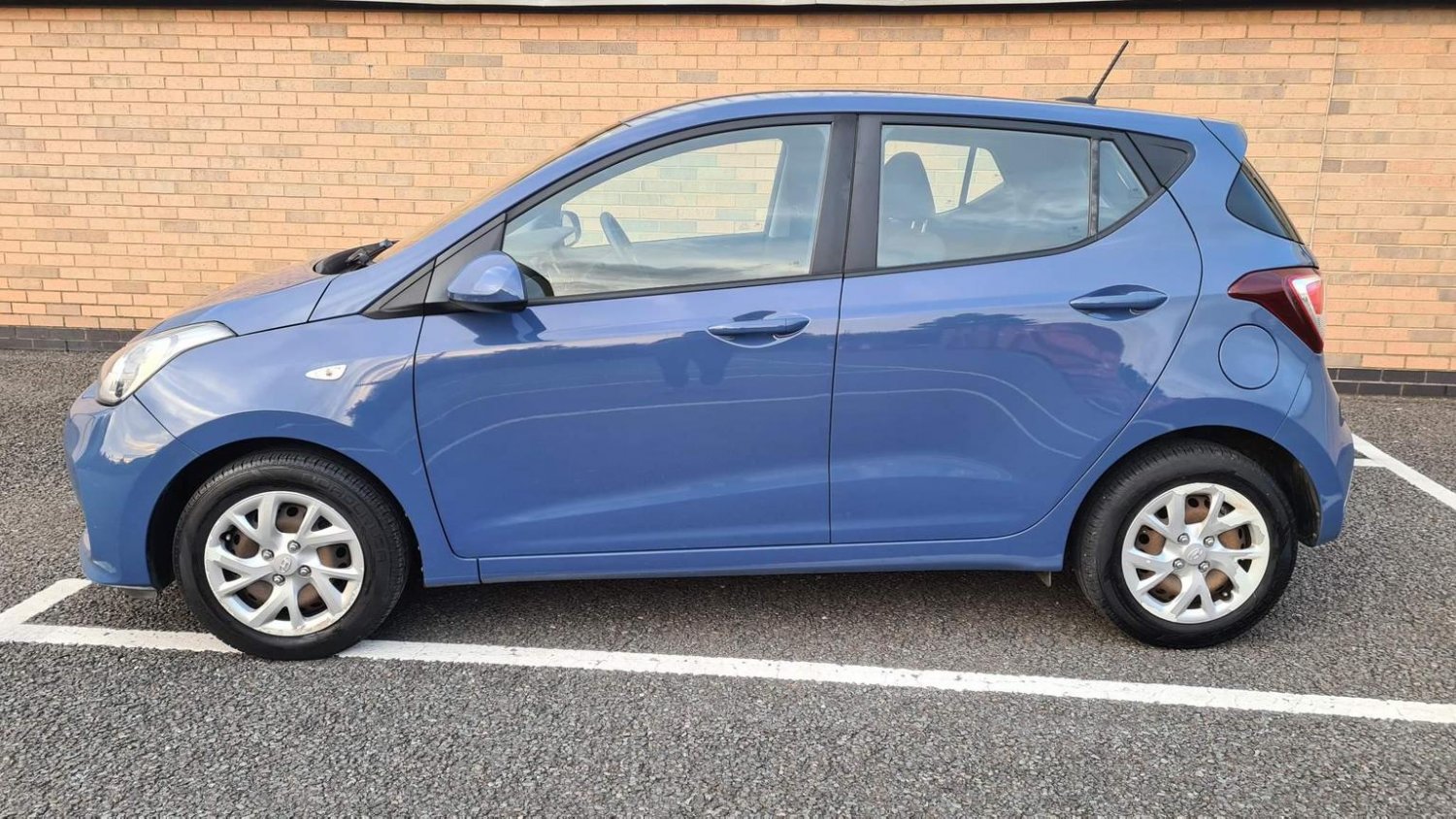 Used Hyundai i10 2017 for sale - 77261744: Photo 4