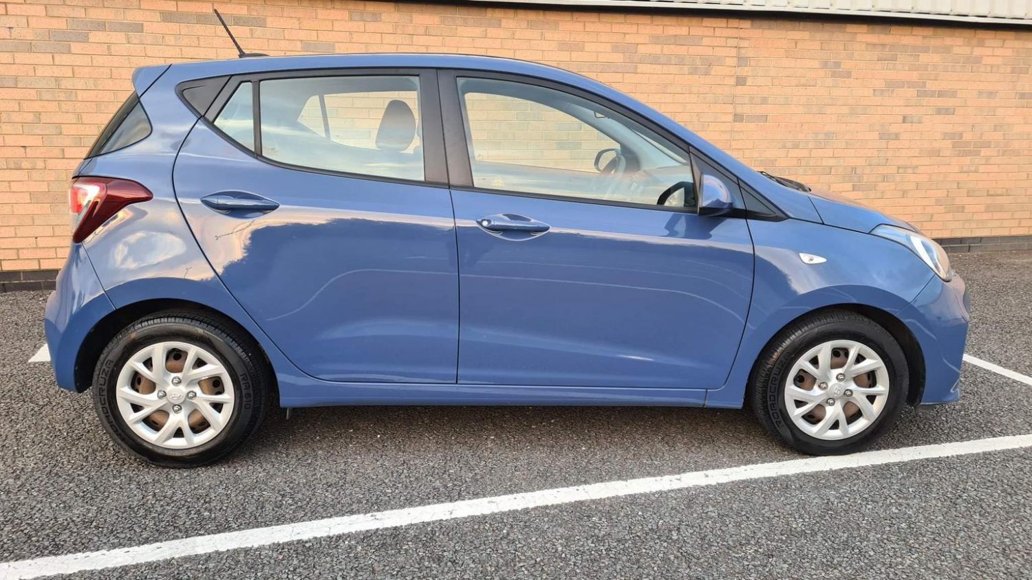 Used Hyundai i10 2017 for sale - 77261744: Photo 8