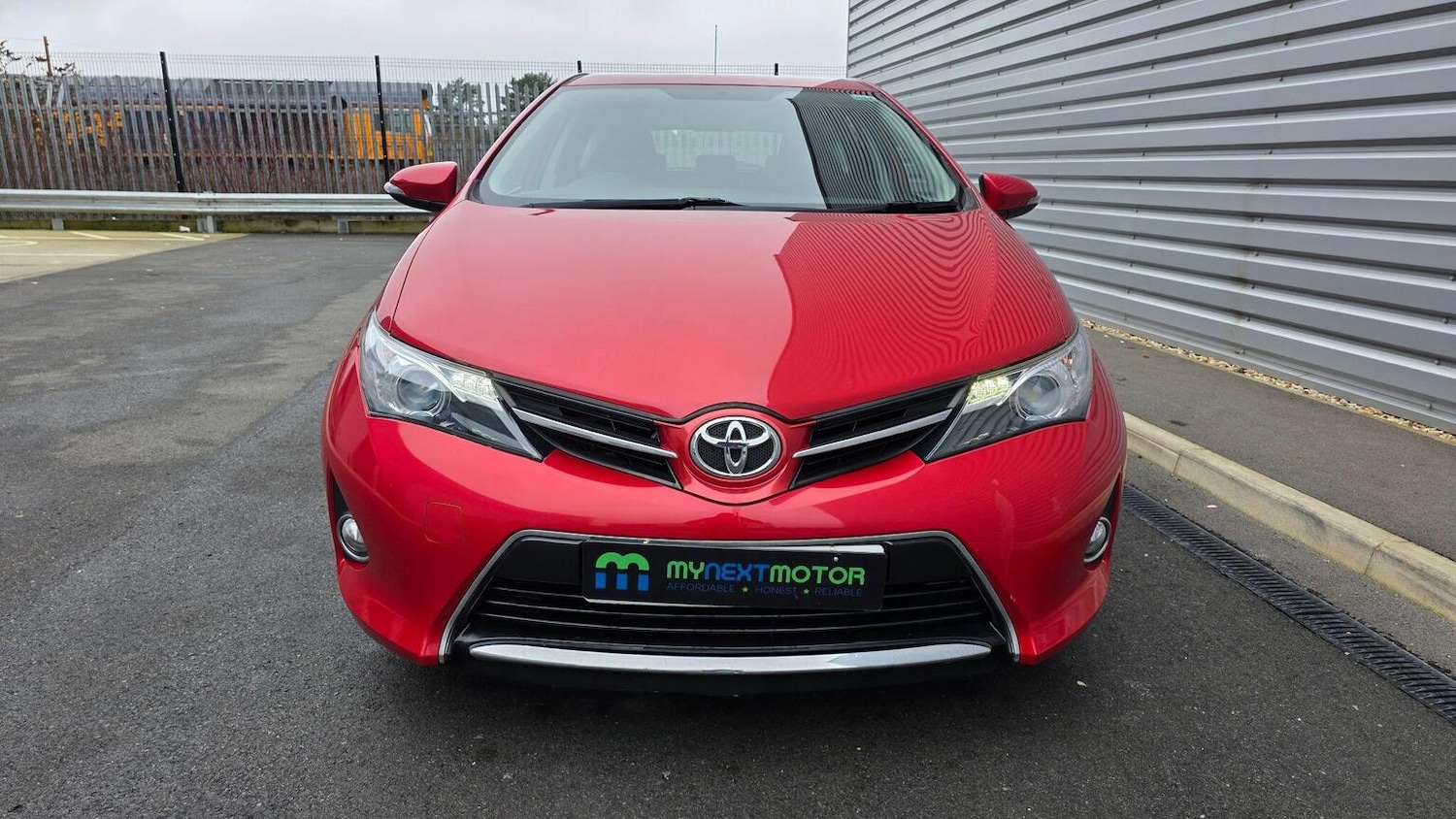 Used Toyota Auris 2014 for sale - 77261740: Photo 2