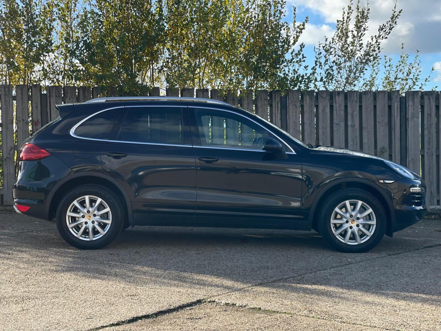 Used Porsche Cayenne 2011 for sale - 77277287: Photo 3