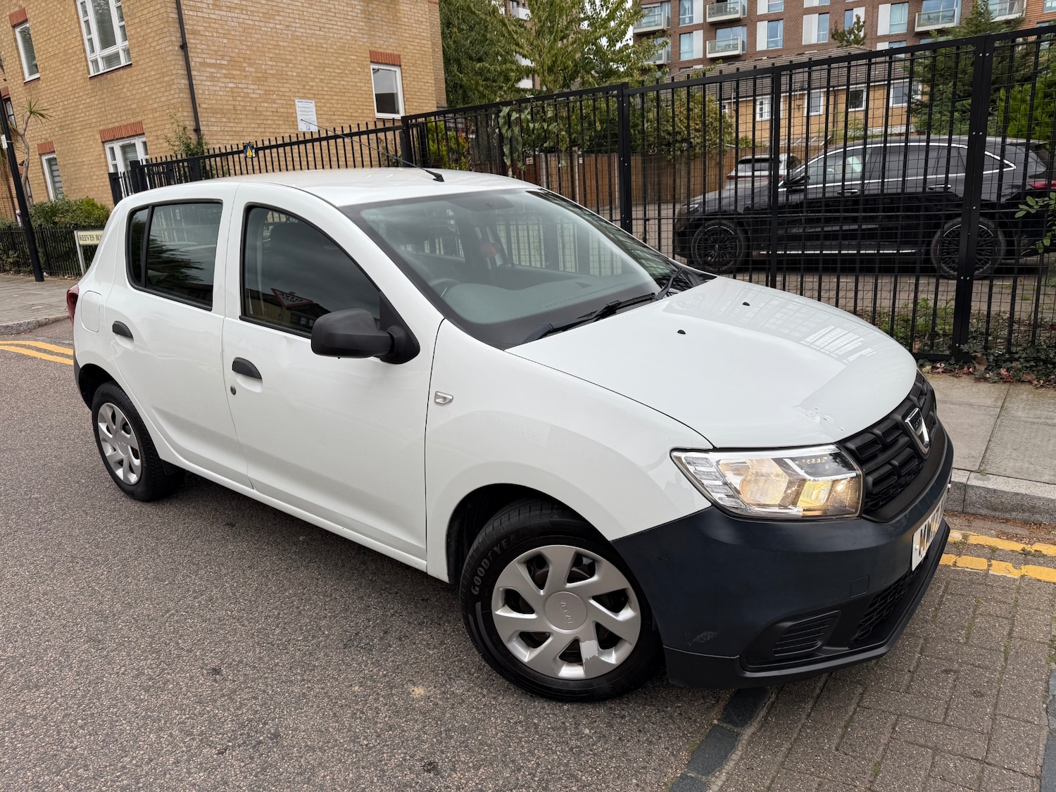 Used Dacia Sandero 2017 for sale - 76165399: Photo 1