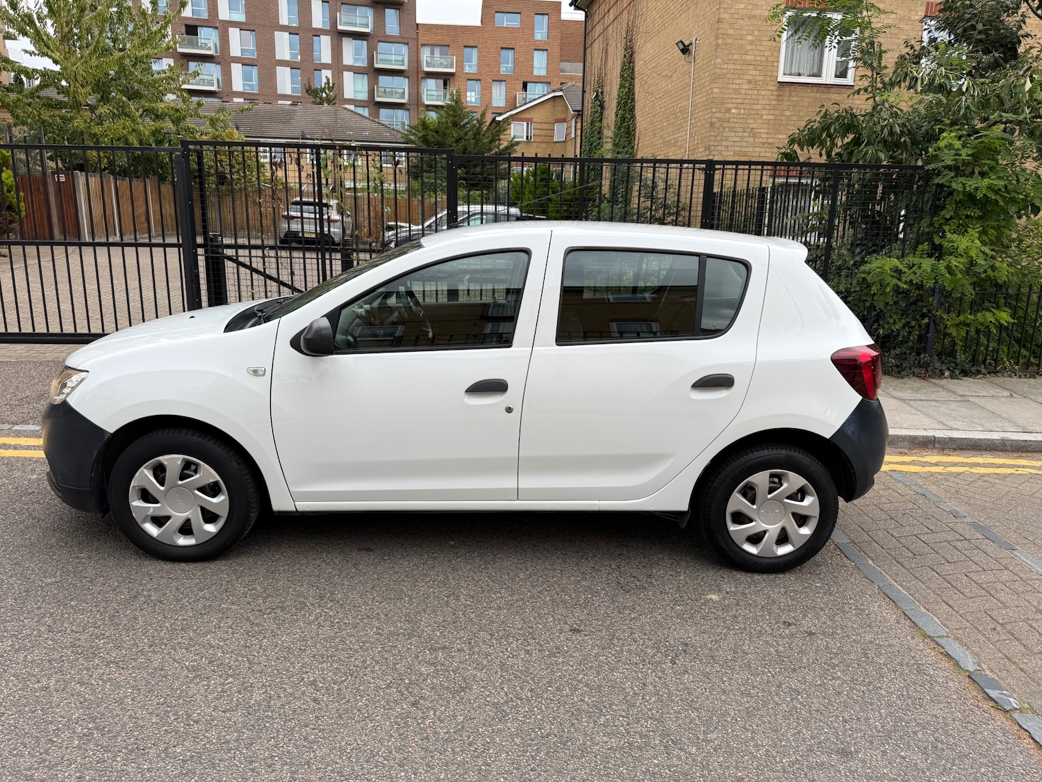 Used Dacia Sandero 2017 for sale - 76165399: Photo 11