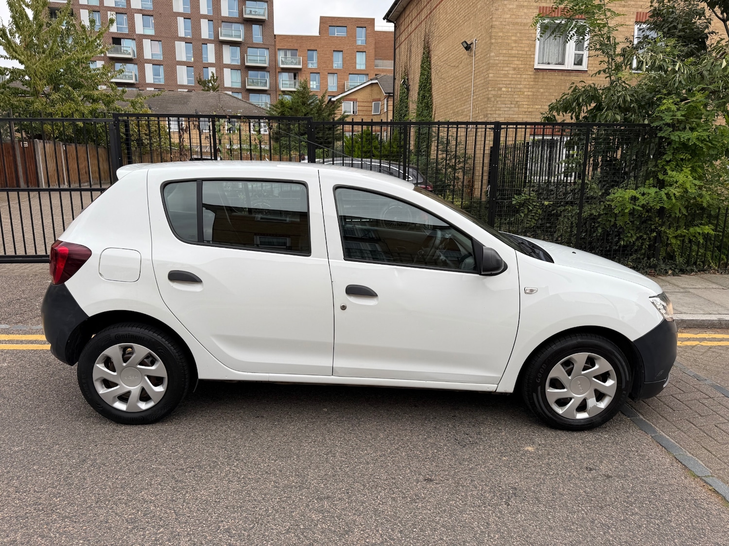 Used Dacia Sandero 2017 for sale - 76165399: Photo 2