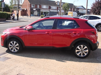 Used Kia Stonic 2023 for sale - 79448576: Photo
