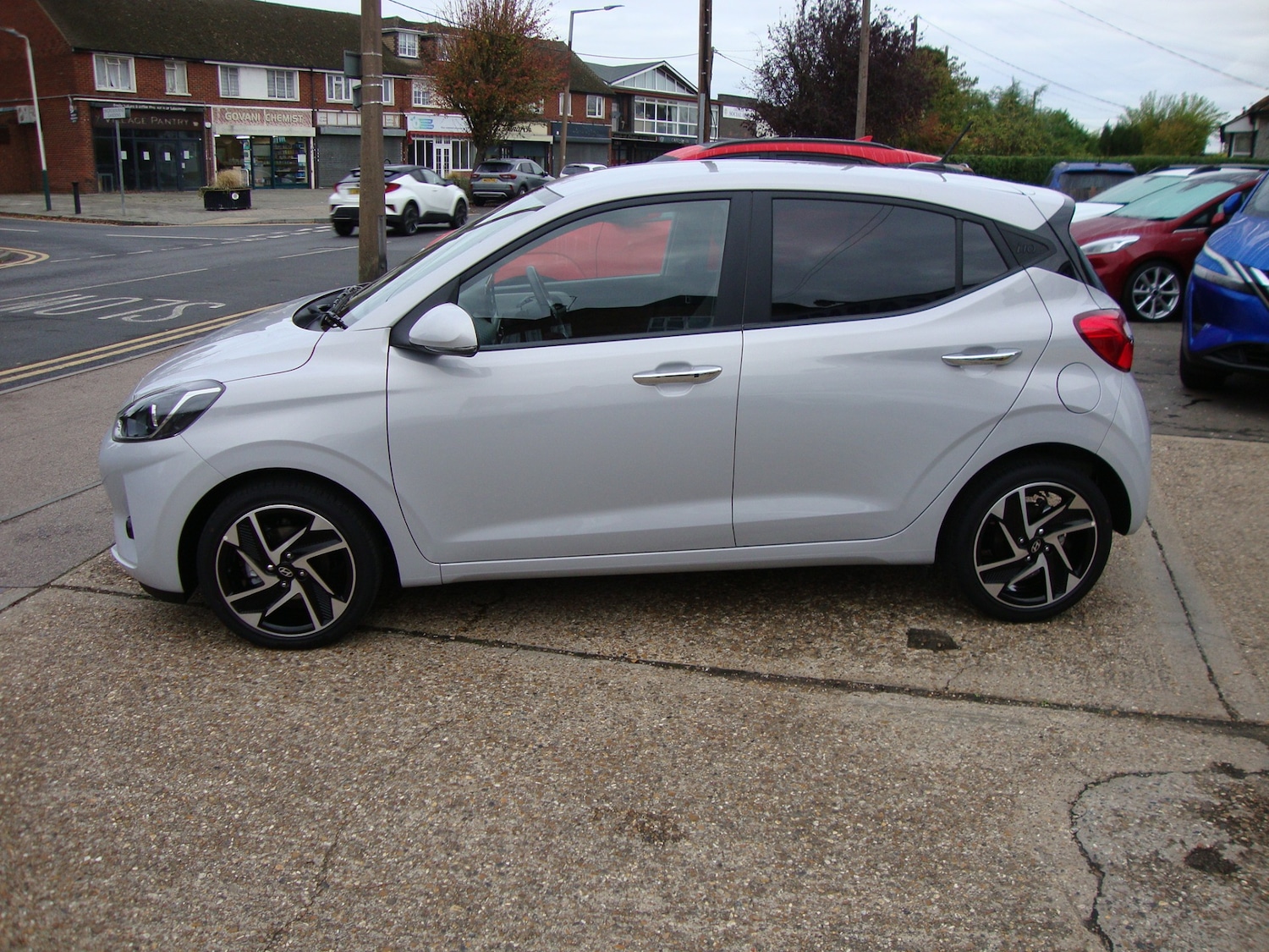 Used Hyundai i10 2024 for sale - 76340441: Photo 2