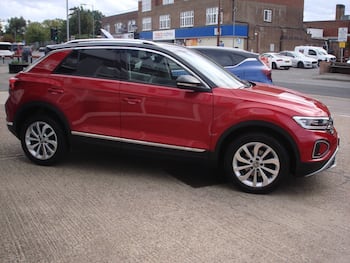 Used Volkswagen T-Roc 2023 for sale - 79721036: Photo