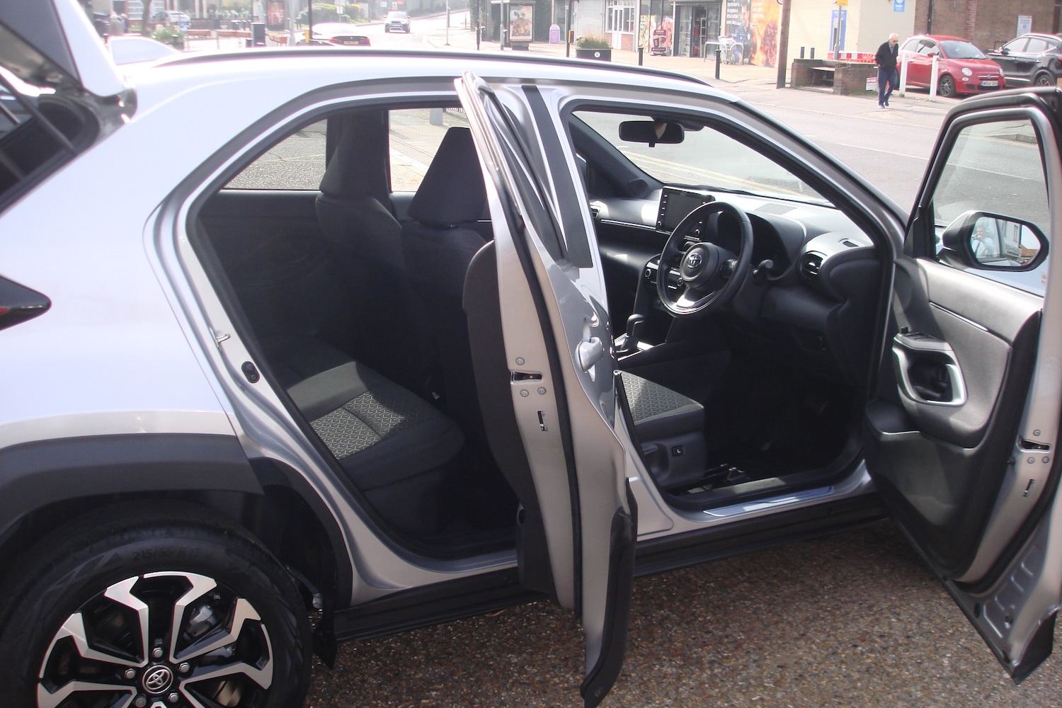 Used Toyota Yaris Cross 2023 for sale - 77962061: Photo 25