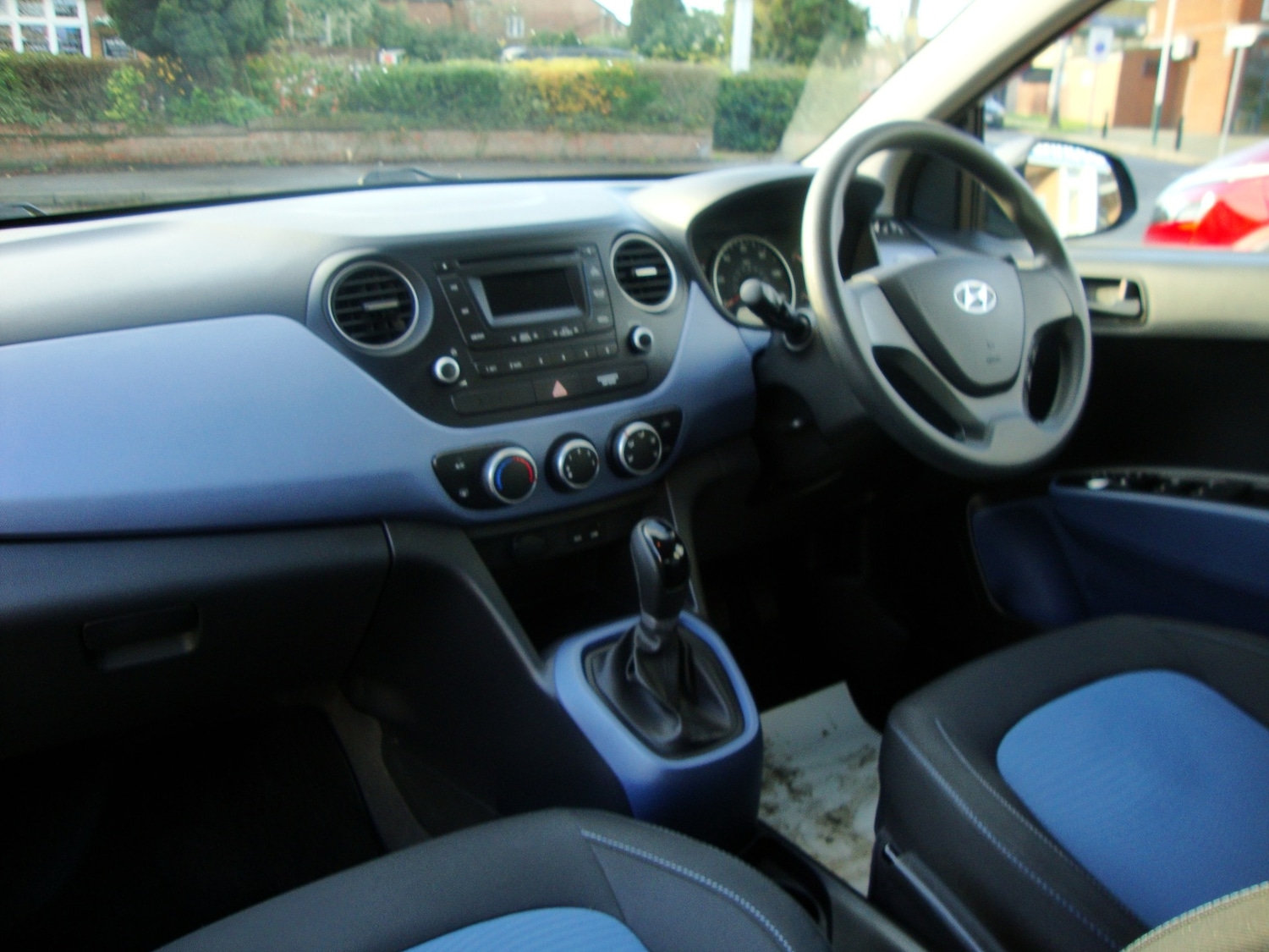 Used Hyundai i10 2014 for sale - 76763351: Photo 13