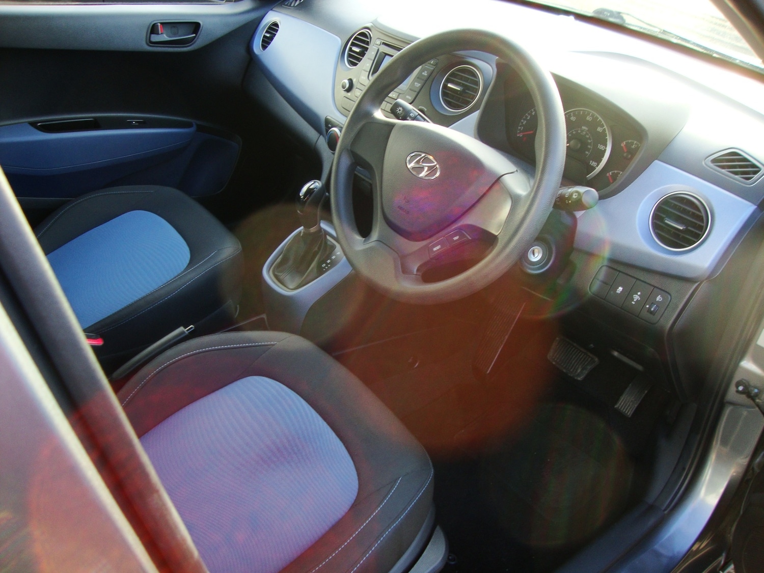 Used Hyundai i10 2014 for sale - 76763351: Photo 14