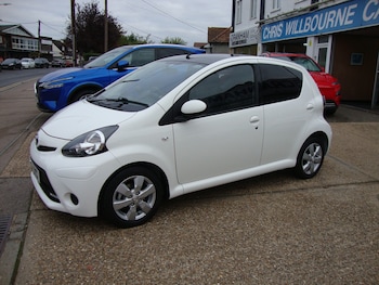Used Toyota AYGO 2014 for sale - 76157756: Photo 2