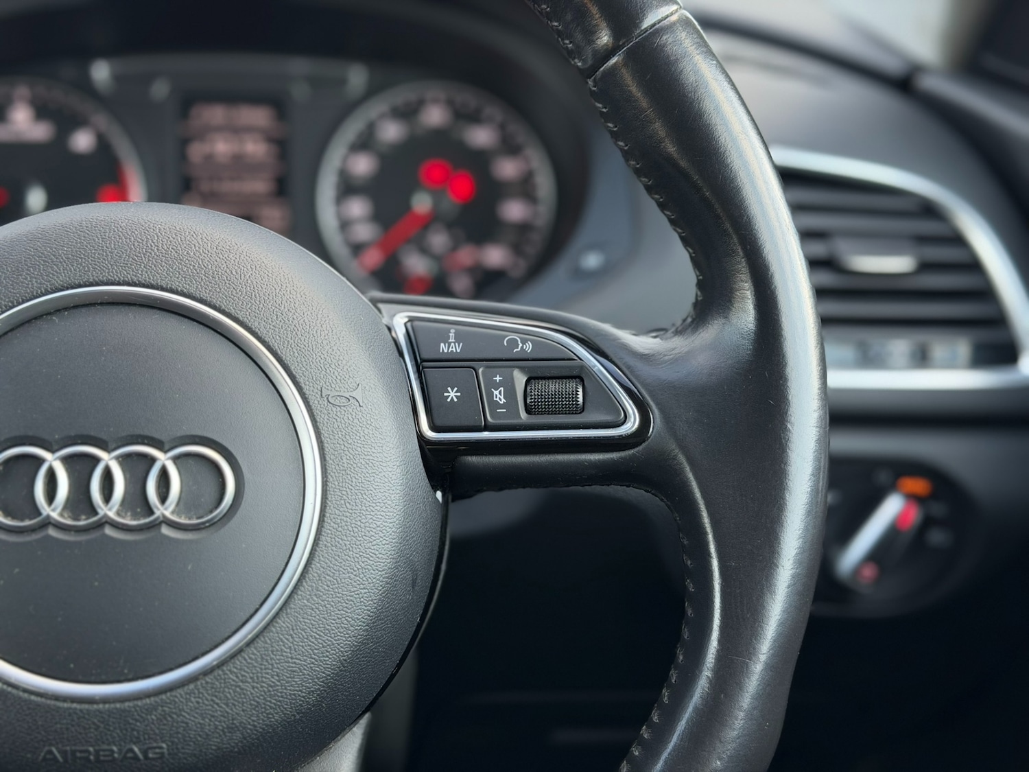 Used Audi Q3 2016 for sale - 76918912: Photo 35