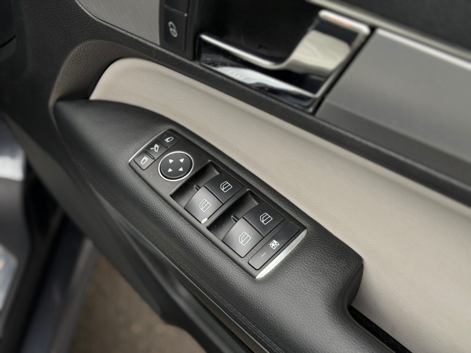 Used Mercedes-Benz E Class 2013 for sale - 76663710: Photo 31