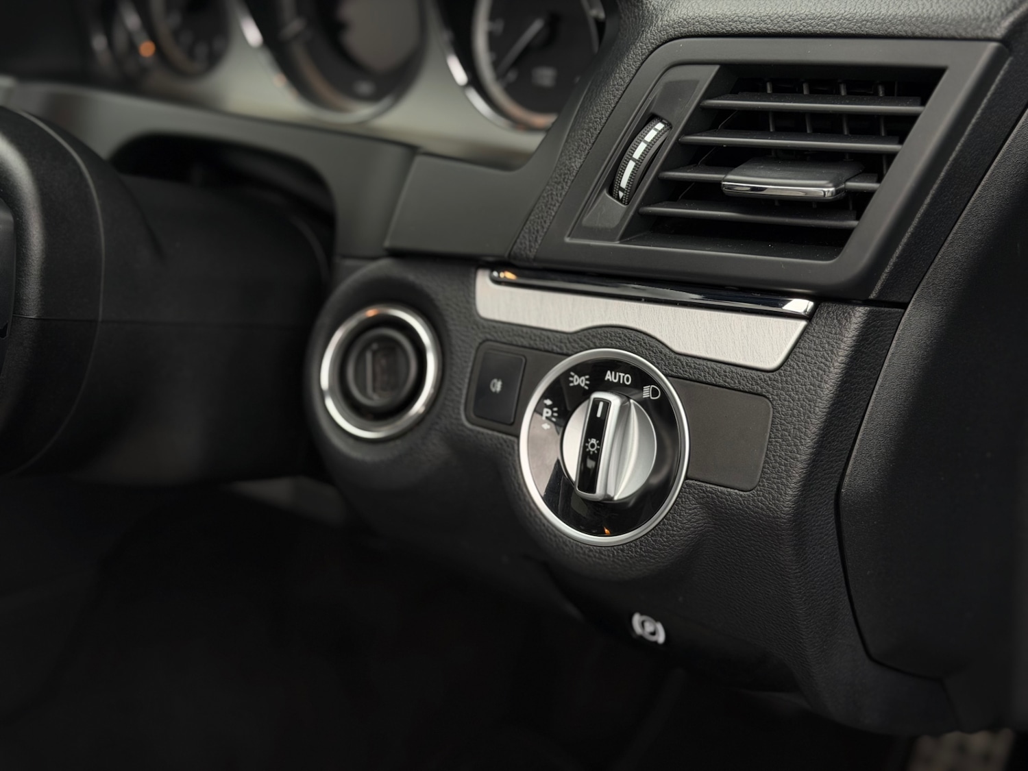 Used Mercedes-Benz E Class 2013 for sale - 76663710: Photo 35