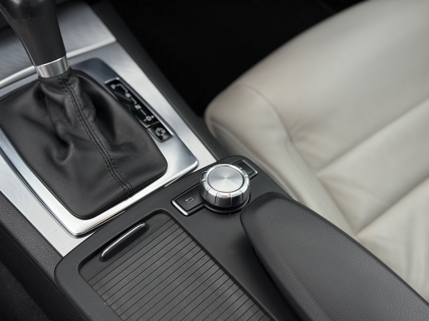 Used Mercedes-Benz E Class 2013 for sale - 76663710: Photo 39