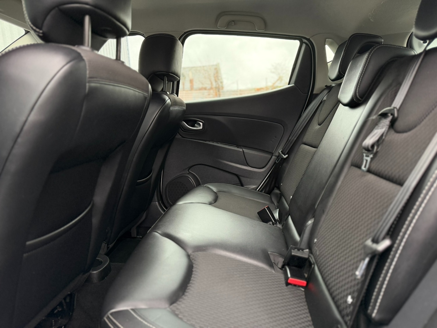 Used Renault Clio 2016 for sale - 76919247: Photo 24