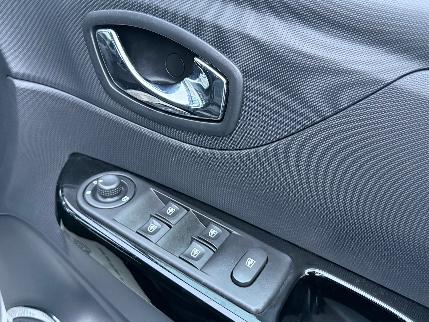 Used Renault Captur 2016 for sale - 77792670: Photo 11