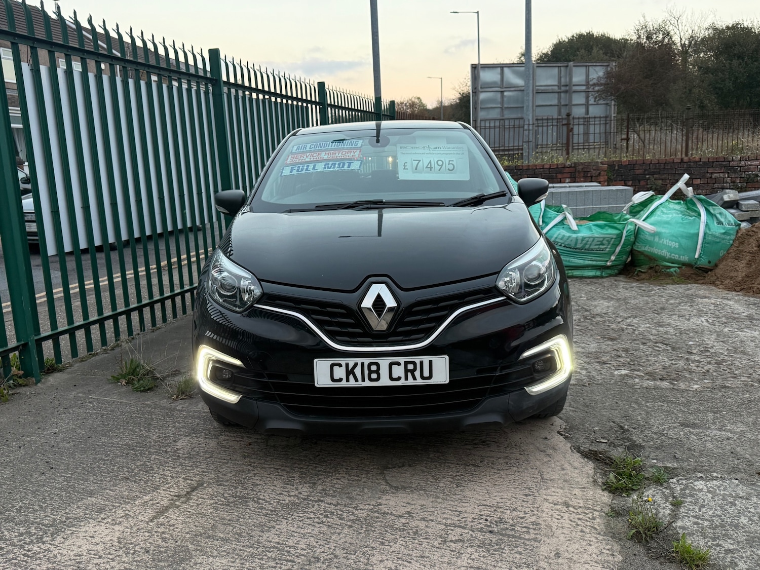Used Renault Captur 2018 for sale - 76445962: Photo 2