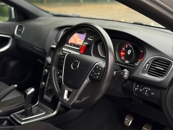 Used Volvo V40 2018 for sale - 79193791: Photo