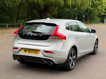 Used Volvo V40 2018 for sale - 79193791: Photo