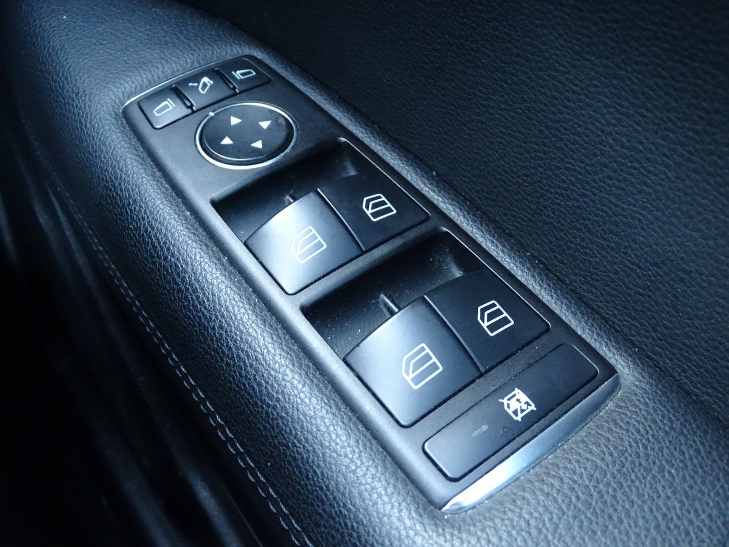 Used Mercedes-Benz E Class 2013 for sale - 76785020: Photo 38