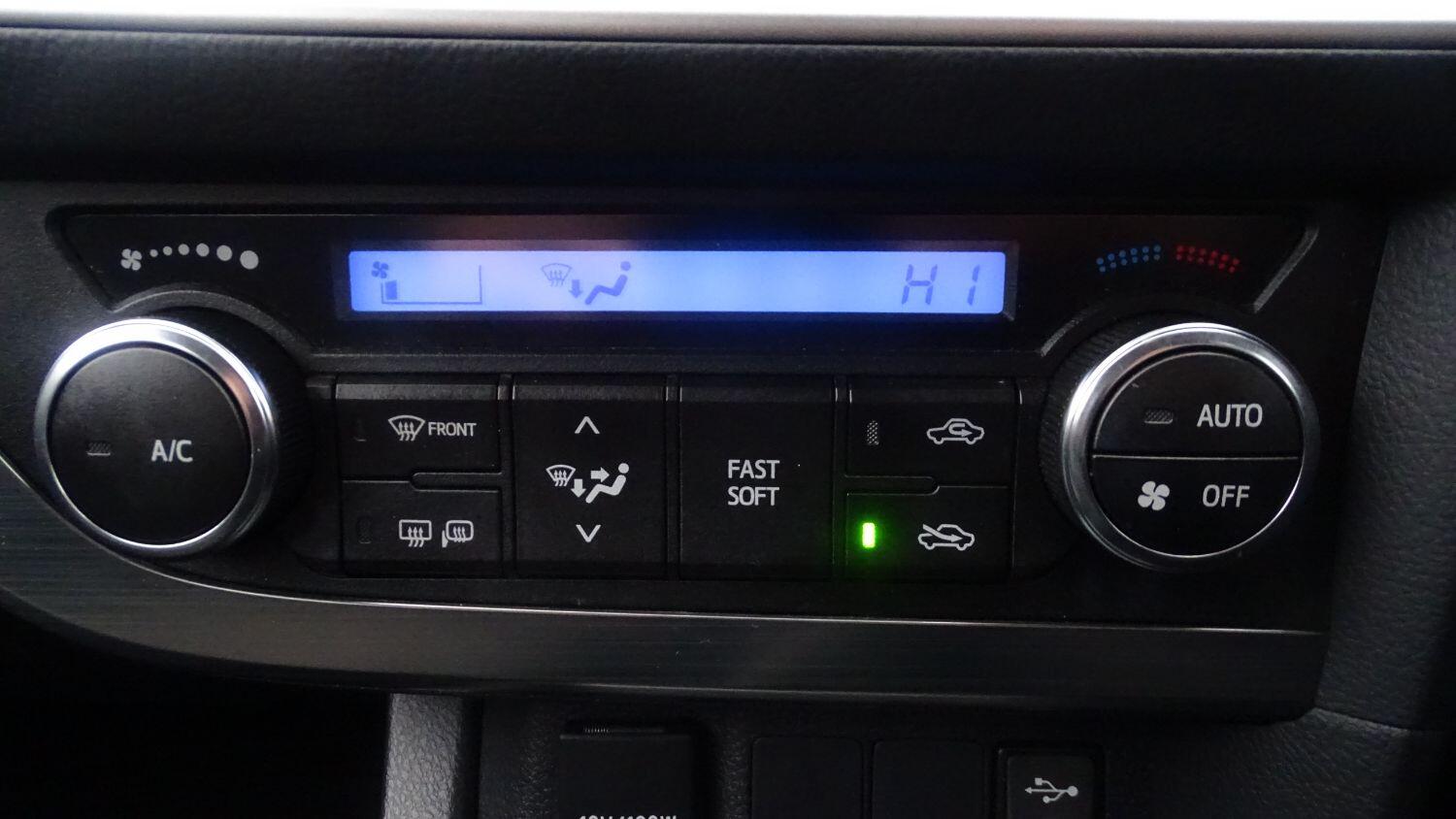 Used Toyota Auris 2012 for sale - 76794677: Photo 35