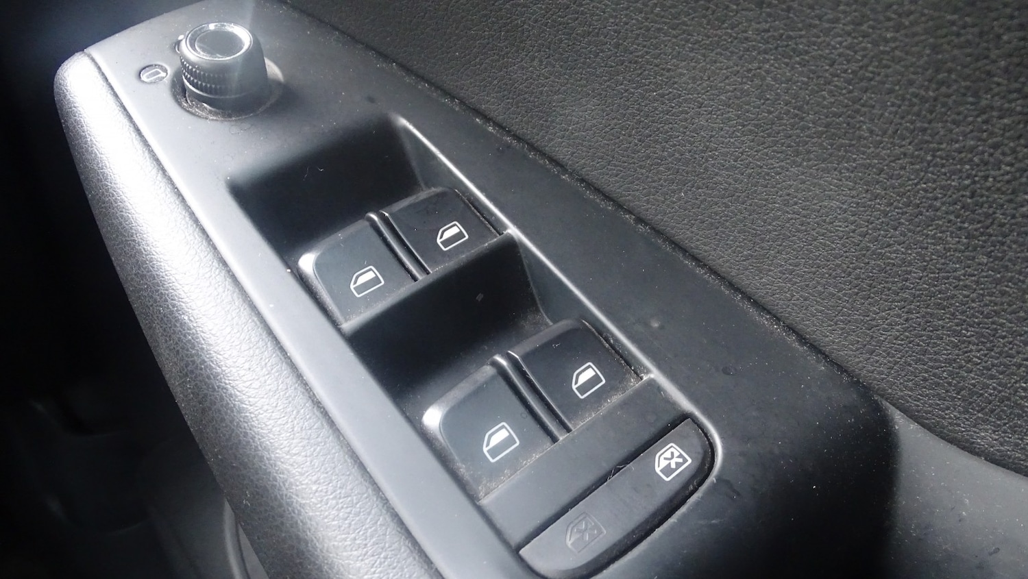 Used Audi Q5 2010 for sale - 76935308: Photo 33