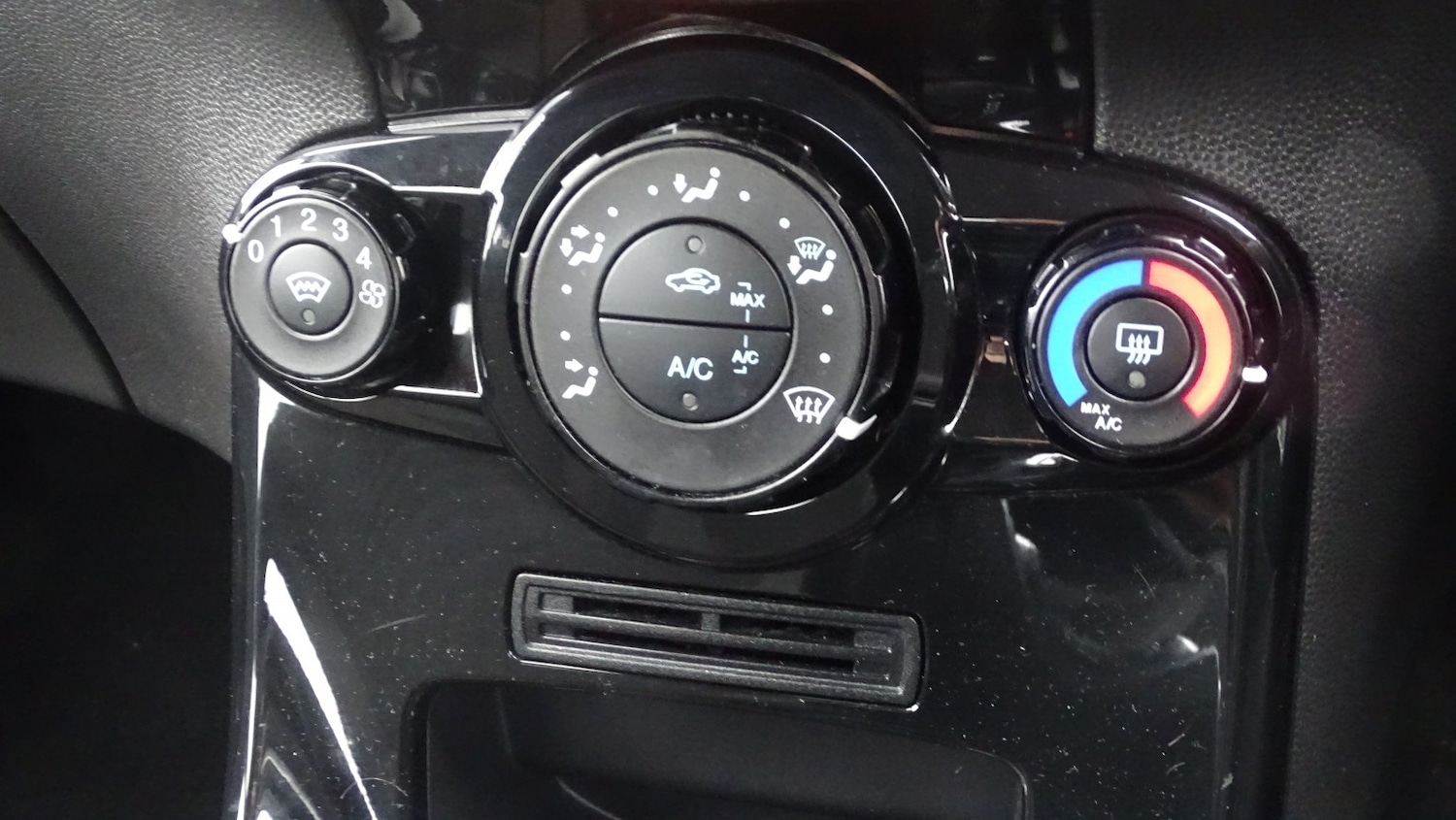 Used Ford Fiesta 2015 for sale - 76982725: Photo 37