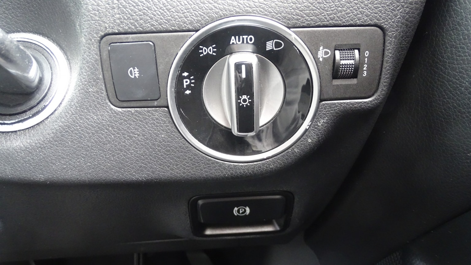 Used Mercedes-Benz A-Class 2014 for sale - 76107295: Photo 33