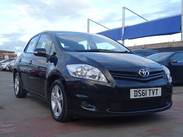 Used Toyota Auris 2012 for sale - 76334741: Photo 2