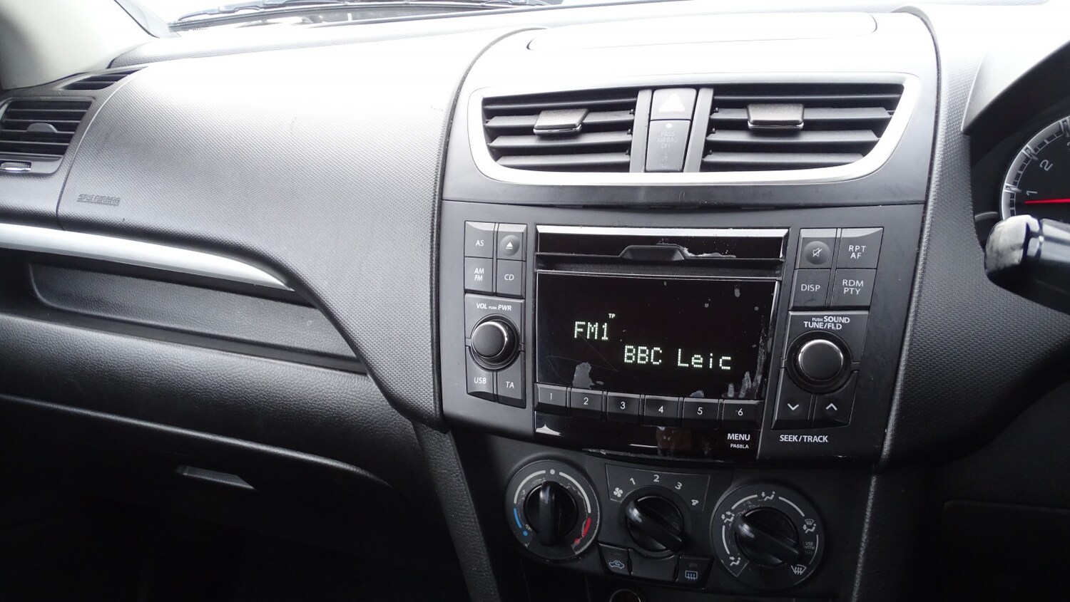 Used Suzuki Swift 2014 for sale - 77465000: Photo 37