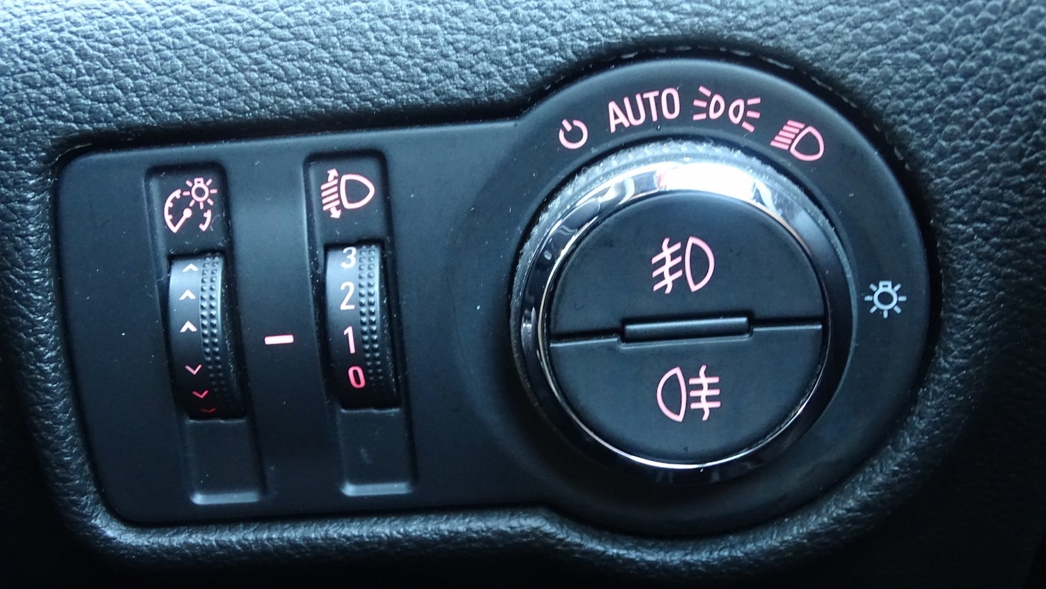 Used Vauxhall Astra 2014 for sale - 77014833: Photo 38