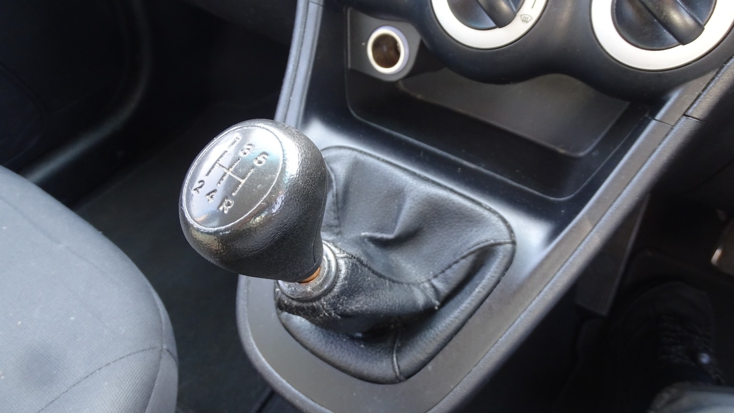 Used Hyundai i10 2011 for sale - 78168770: Photo 35