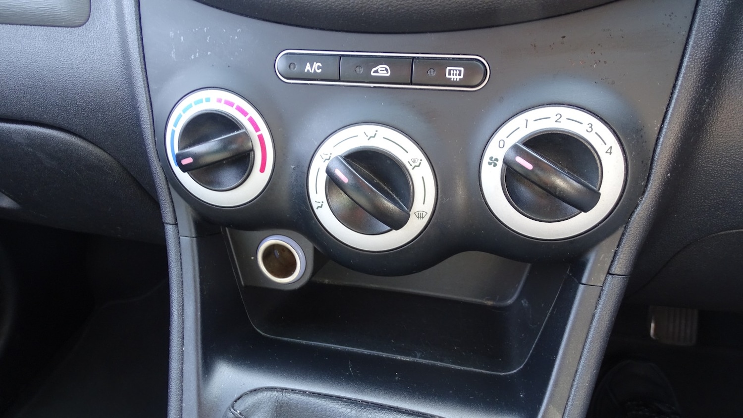 Used Hyundai i10 2011 for sale - 78168770: Photo 36