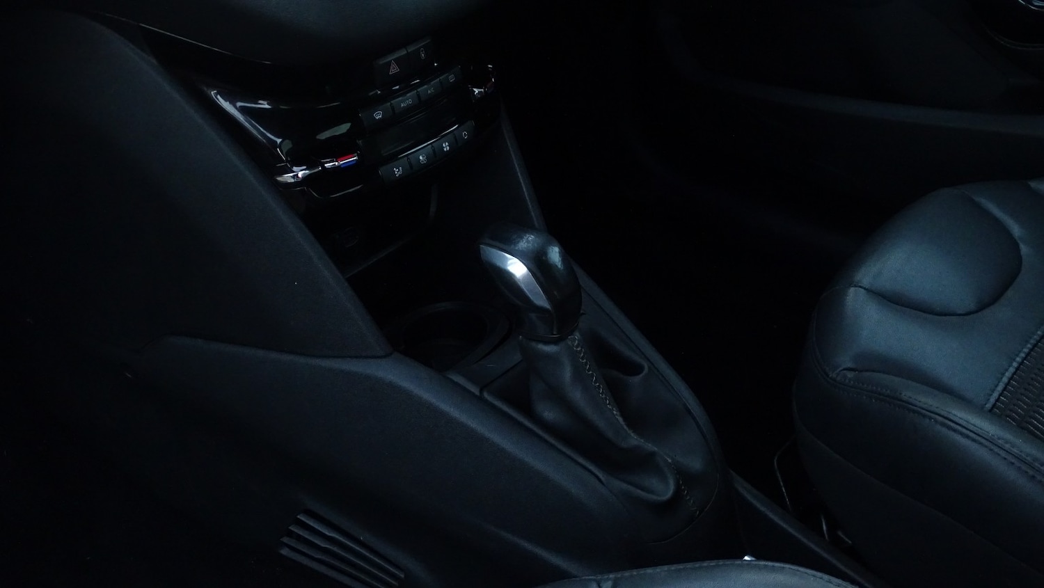 Used Peugeot 208 2013 for sale - 77014793: Photo 21