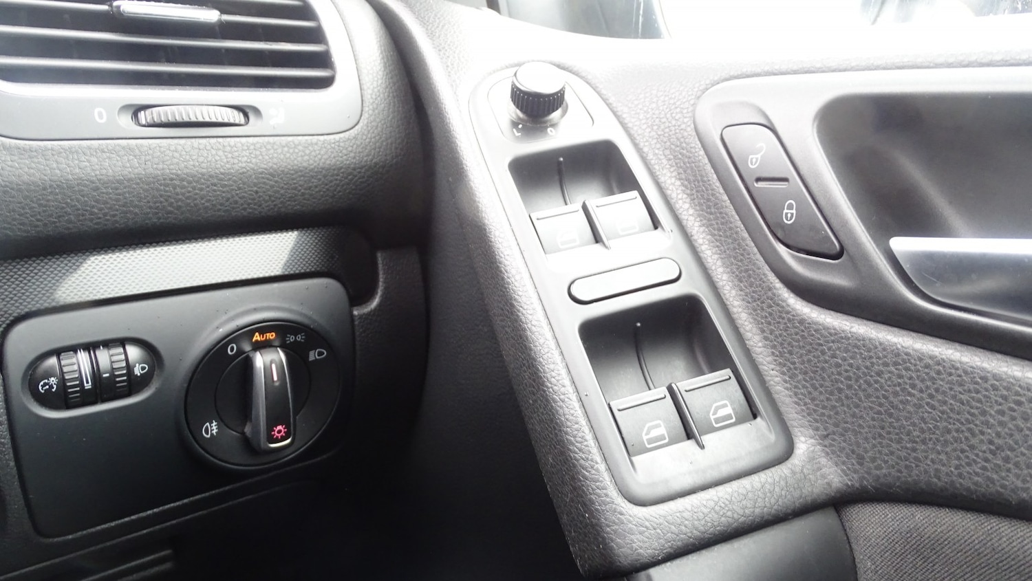 Used Volkswagen Golf 2011 for sale - 77632433: Photo 37