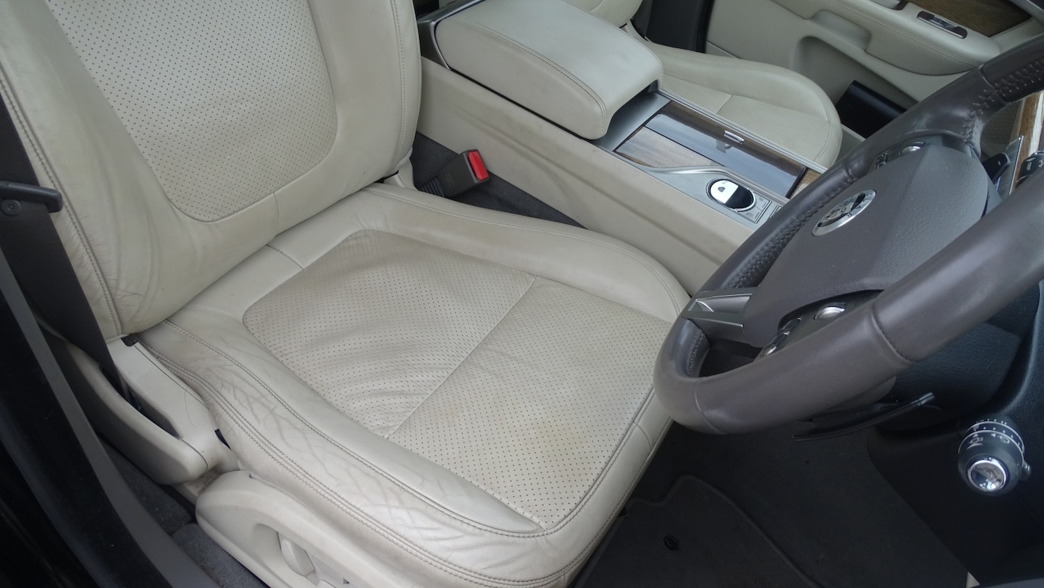 Used Jaguar XF 2010 for sale - 76527363: Photo 24