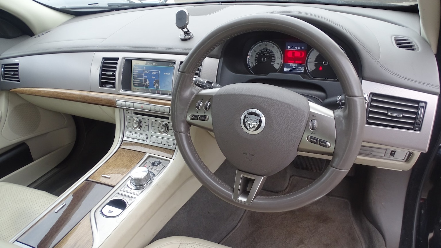 Used Jaguar XF 2010 for sale - 76527363: Photo 25