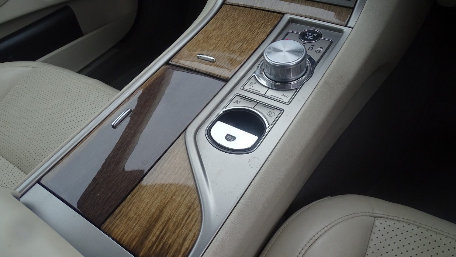 Used Jaguar XF 2010 for sale - 76527363: Photo 40