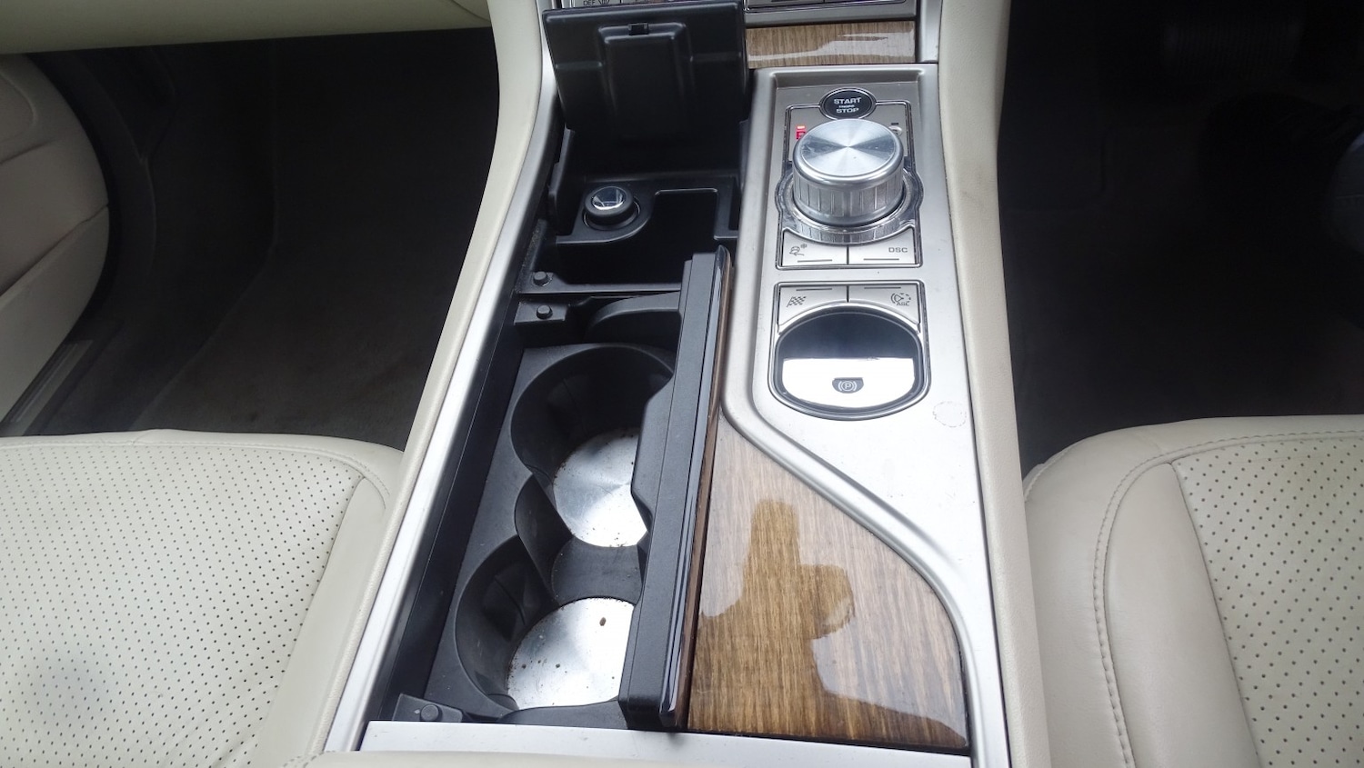 Used Jaguar XF 2010 for sale - 76527363: Photo 41